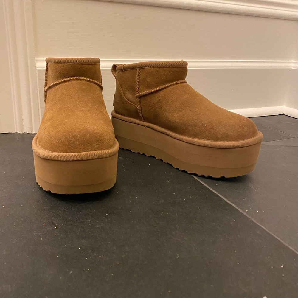 UGG classic ultra mini platform. Size 5.